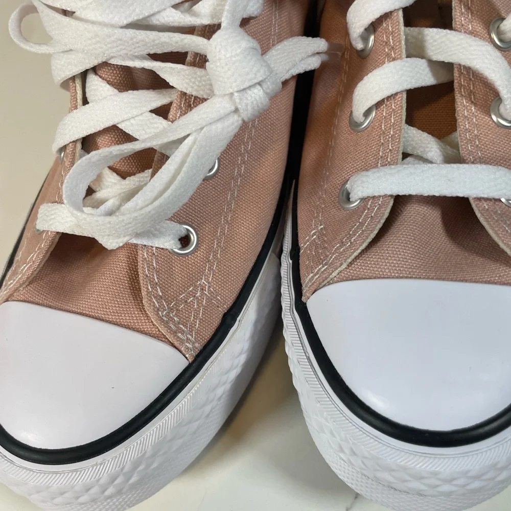 Converse Pink High-Top Sneakers Kids Size 6 – Brand New with Box